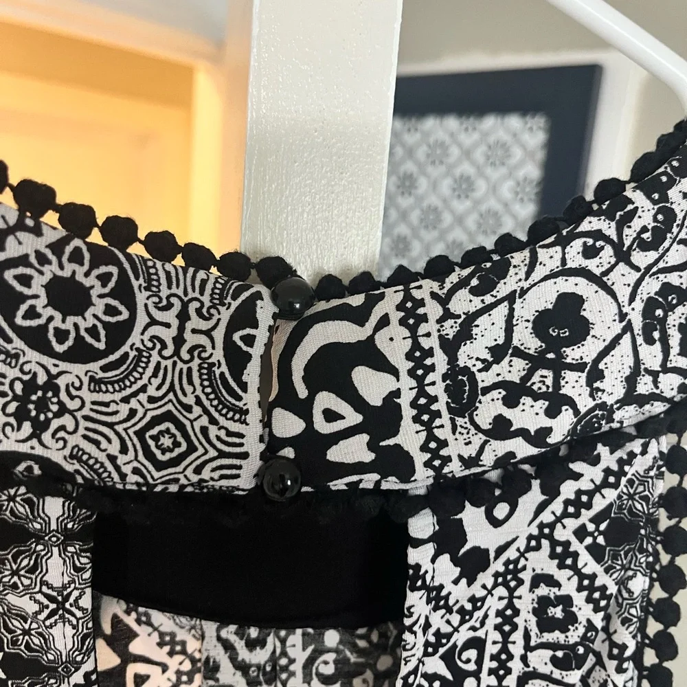 Black and White Patterned Dress - Picture 4 of 9